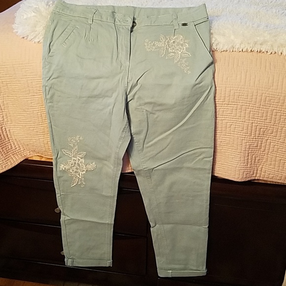 Pants - Picture 4 of 4